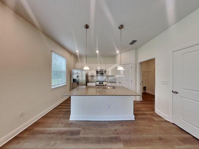 Building Photo - 27120 St Andrews Ave