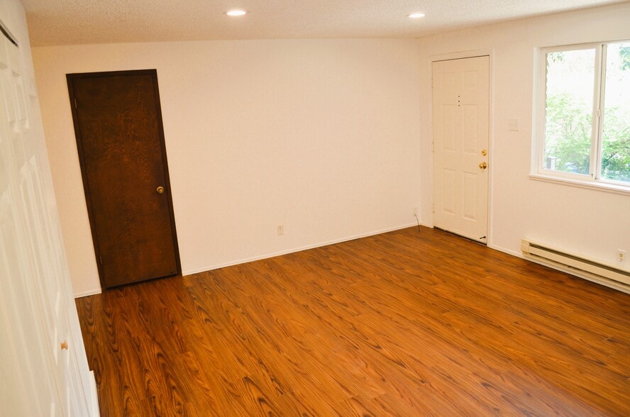 Building Photo - 317 Linn Ave