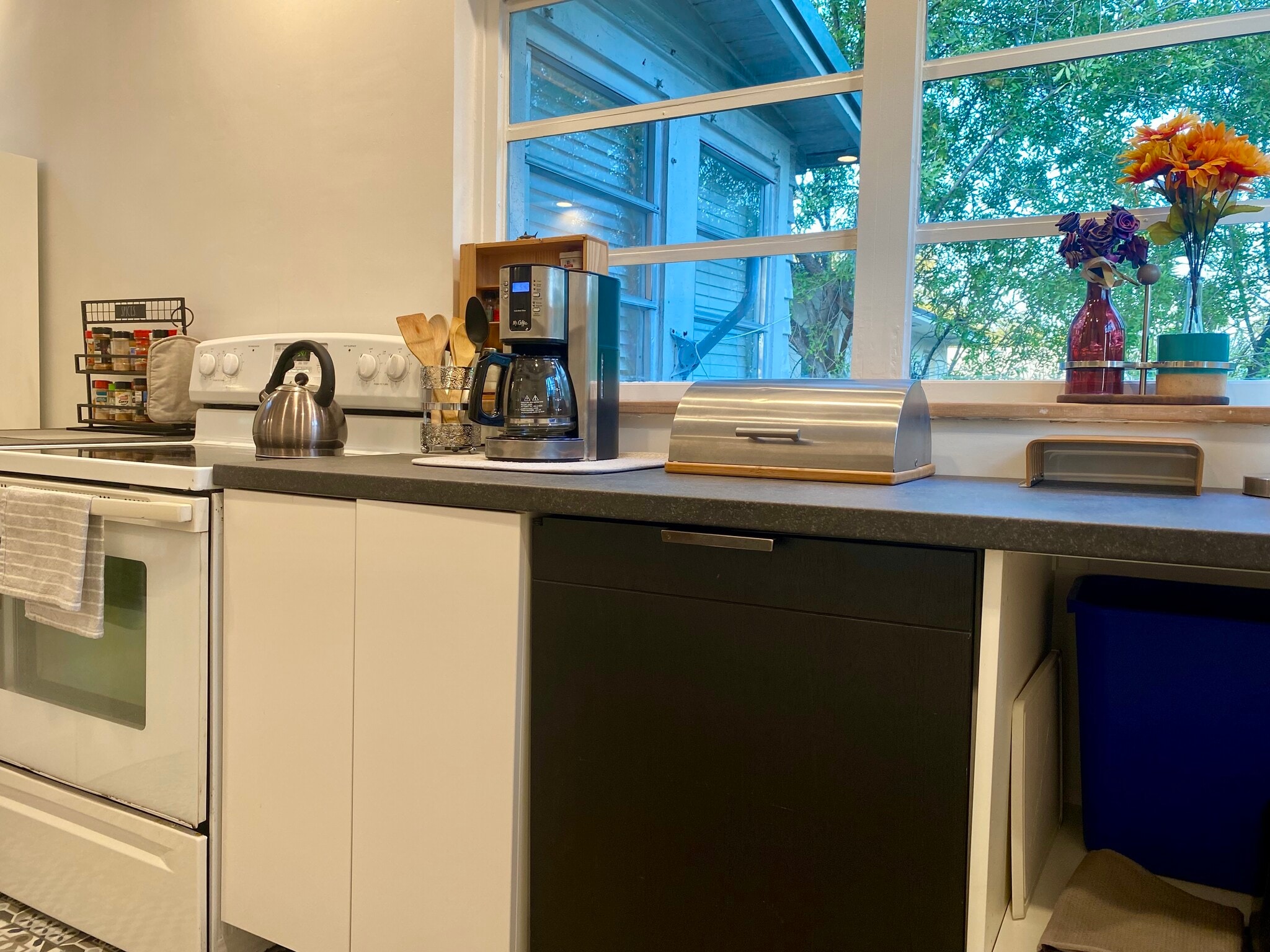 Building Photo - 500 NE 62nd St