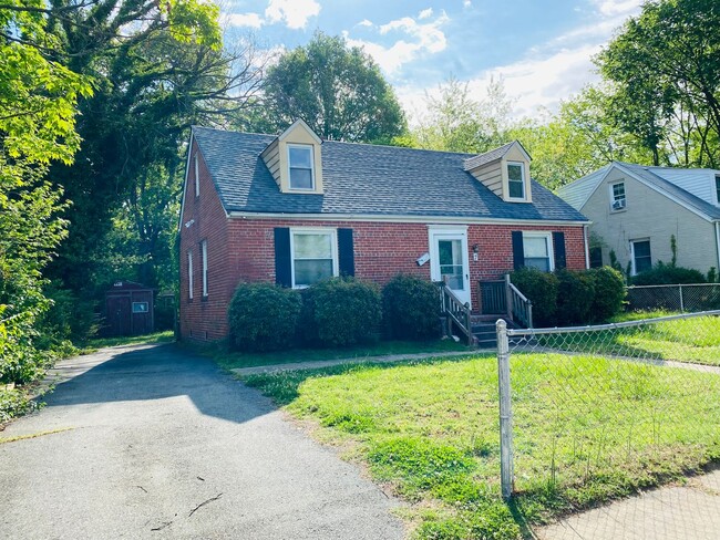 Building Photo - Adorable 3bdrm/1.5bth Cape-Cod  Located in Richmond's Southside!!  **NEWLY RENOVATED**