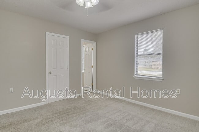 Building Photo - 332 Old Plantation Rd