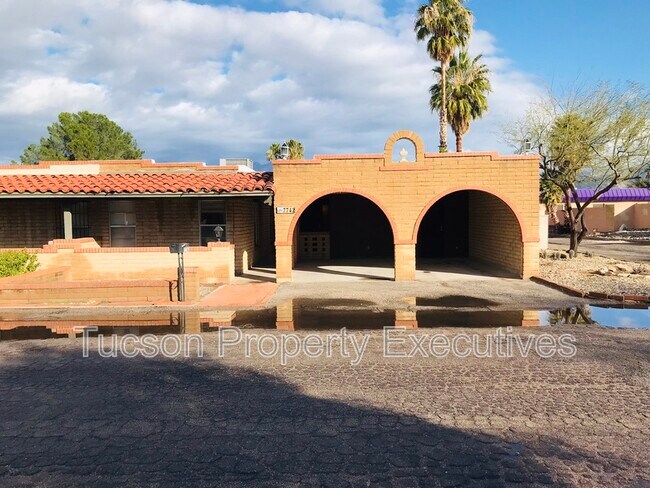 Building Photo - 7742 E Tanque Verde Ln