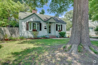 Building Photo - Charming Cape Cod Home - Fenced Yard, Deta...