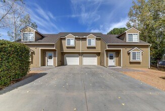 Building Photo - 9100 E Lakeshore Dr