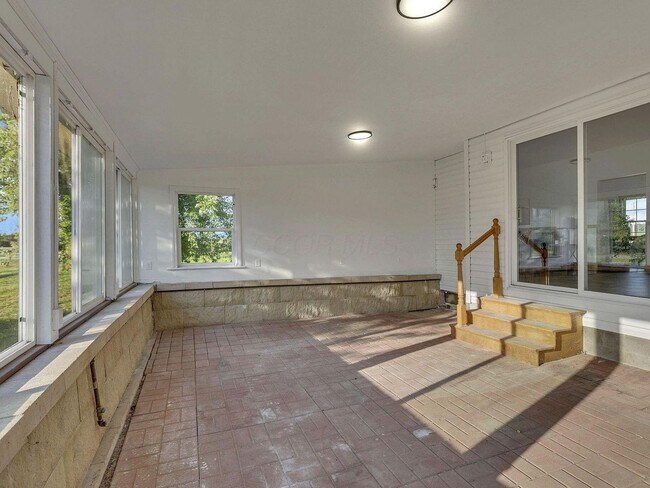 Building Photo - Your country retreat awaits!