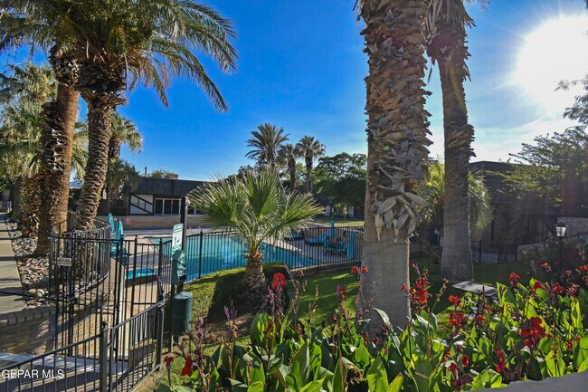 Building Photo - 350 Thunderbird Dr