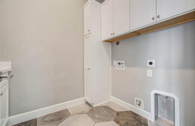 Building Photo - 309 W Pierce St