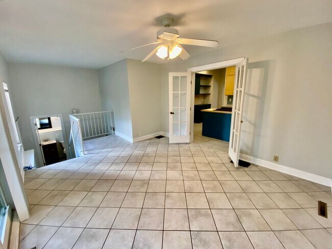 Building Photo - Awesome 4BD/3BA in prime Uptown! Remodeled w/ HGTV! Avail. May 1st!