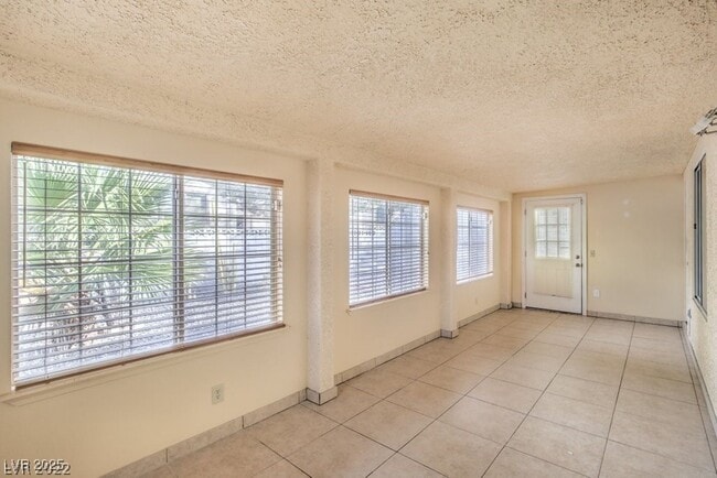 Building Photo - Gated Community, 1-Story, 3 Bedrooms Home ...