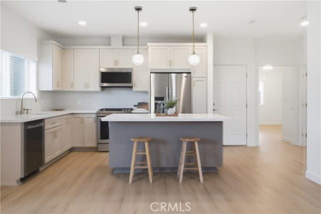 Building Photo - 215 E 2nd St