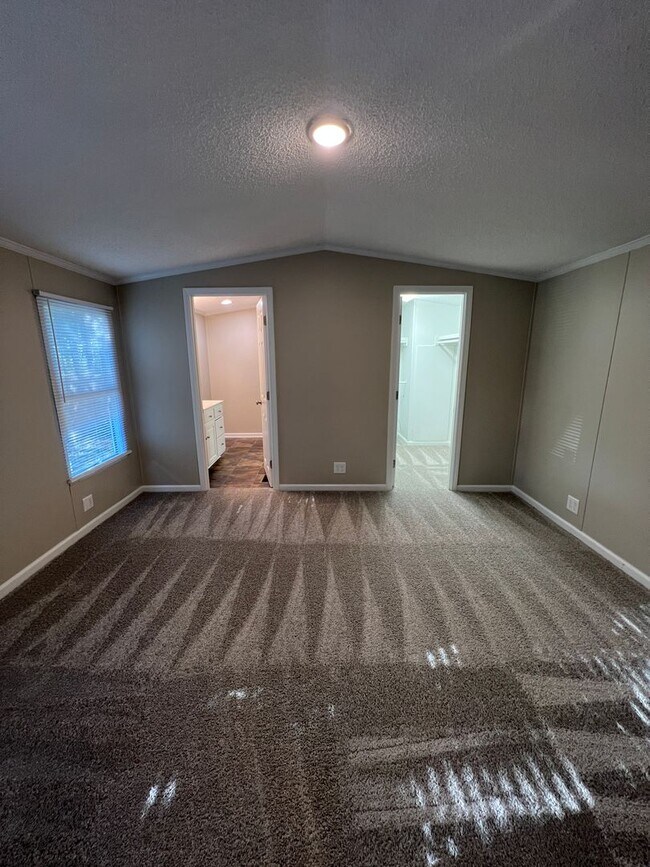 Building Photo - 3 Bedroom/2 Bathroom Home on 1 Acre of Land