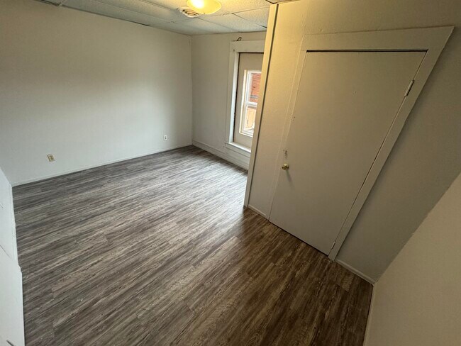 Building Photo - 425-1A Vermilion-N