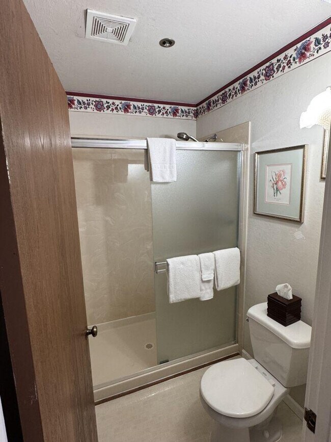 Building Photo - 300 Main St