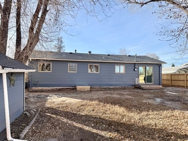 Building Photo - Wonderful 3 BEDROOM home in South Colorado...