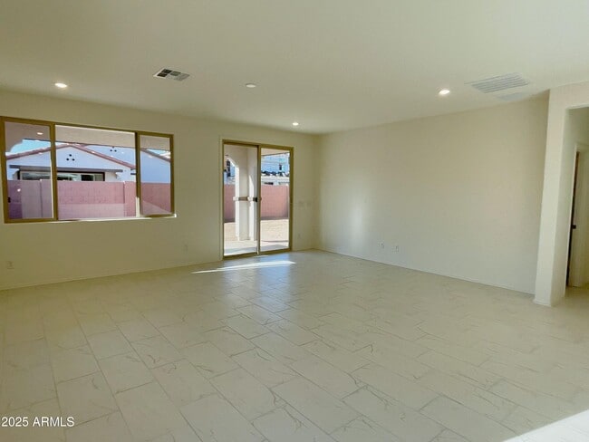 Building Photo - 21133 E Raven Dr