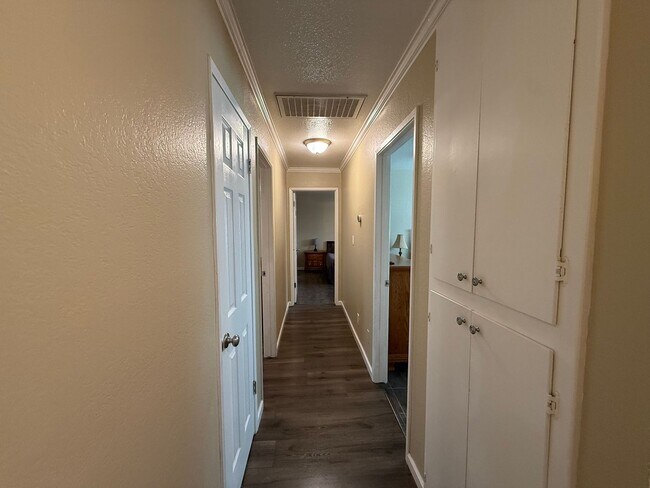 Building Photo - 1460 Berry Dr