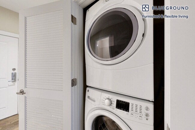 Building Photo - 80 North Centre Ave-SI FL2-ID3528A