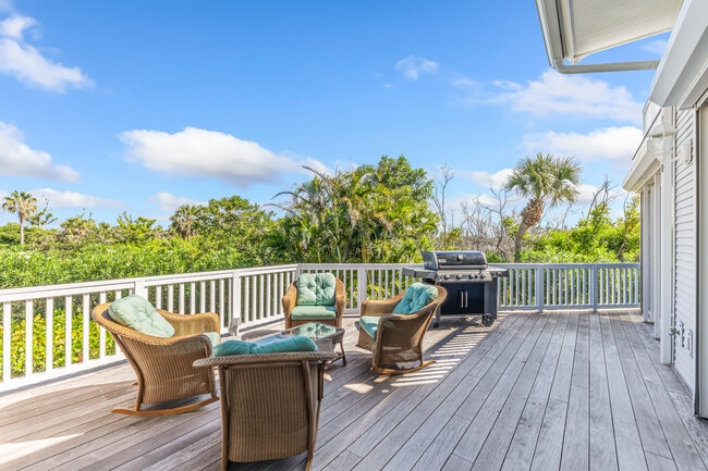 Building Photo - 701 S Harbor Dr