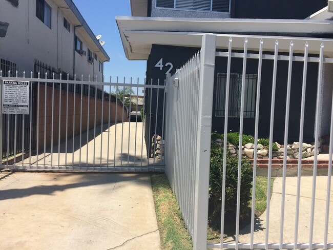 Building Photo - 421 Venice Way
