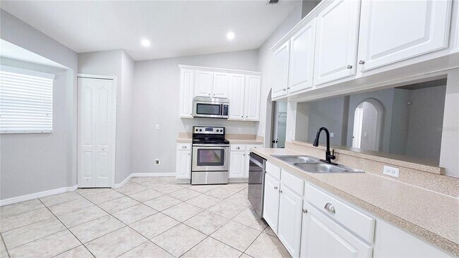 Building Photo - 3519 Kenwood Crossing