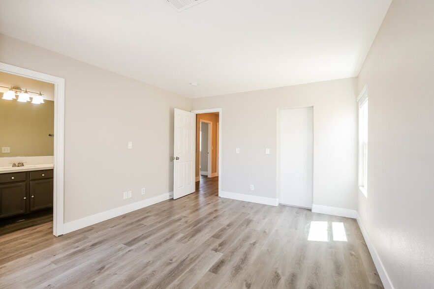 Building Photo - 9205 Millikan Ave