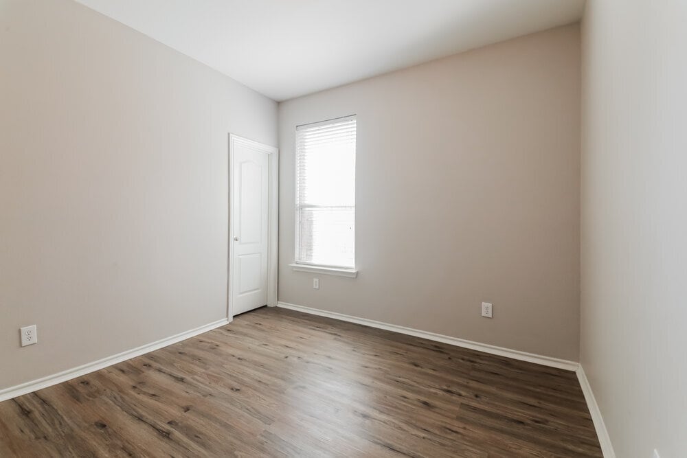 Building Photo - 833 Bens Dr