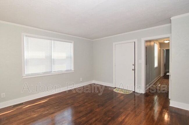 Building Photo - 1549 Heath St