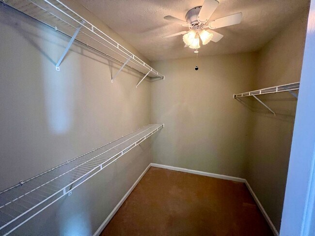 Building Photo - 3 bed, 2 Bath, Garage + Screened Back Porch, Near Cason Ln