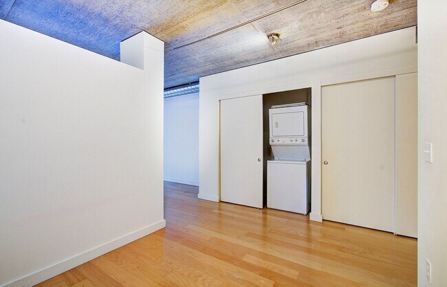 Building Photo - THE CIVIC IN GOOSE HOLLOW STUDIO BEDROOM CONDO!