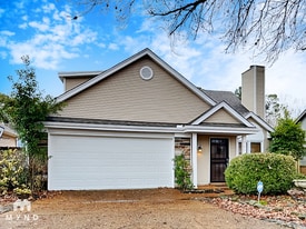 Building Photo - 2634 Bay Pointe Cir W