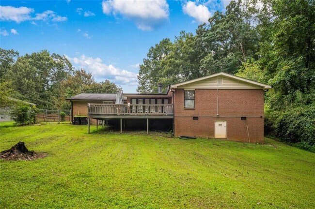 Building Photo - 6207 Moss Dr
