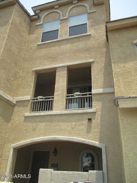 Outside view of all 3 floors - 3250 W Greenway Rd