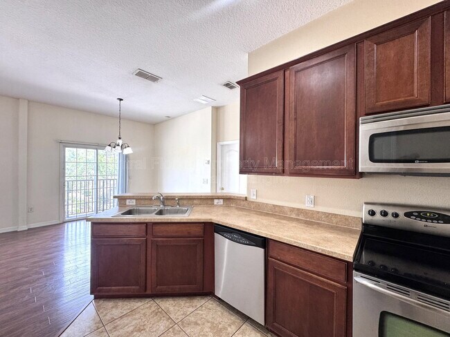 Building Photo - 1985 Estancia Cir