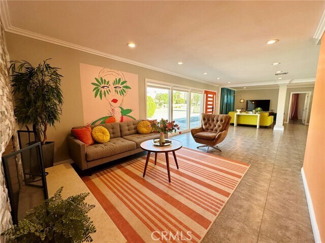 Building Photo - 1331 S Sunrise Way