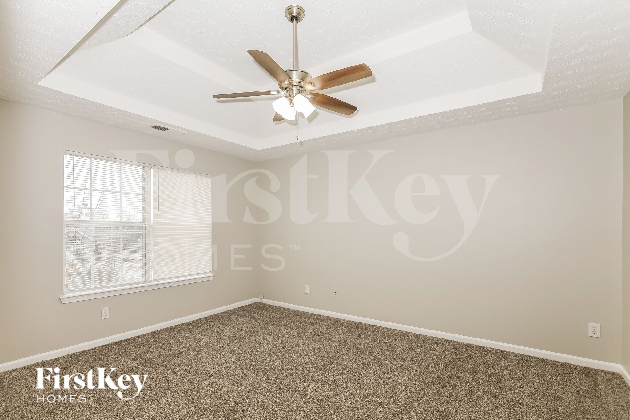 Building Photo - 2631 S Hills