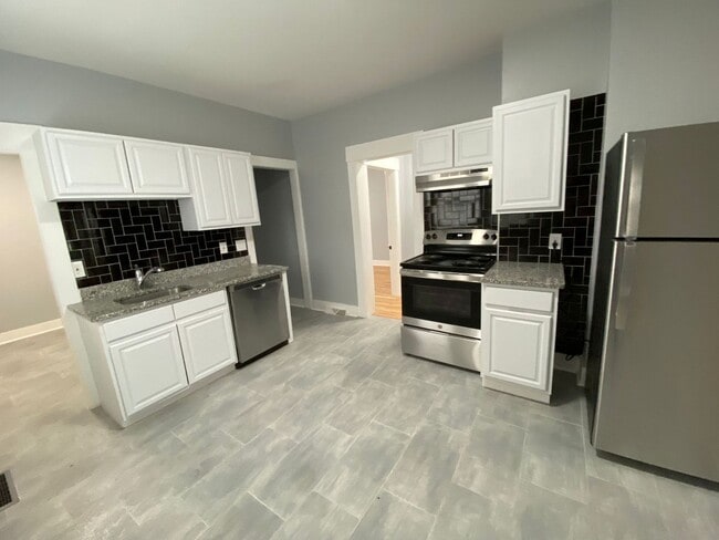 Building Photo - 36 Bright St