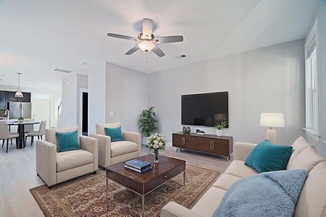 Primary Photo - Peaceful Park Circle Retreat