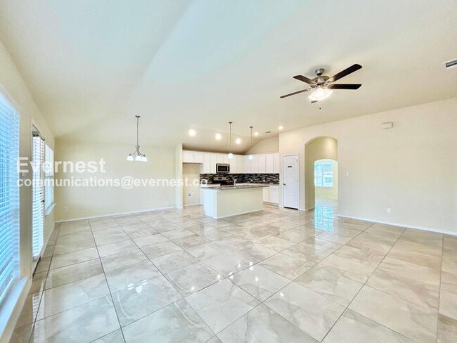 Building Photo - 1413 Avenue A