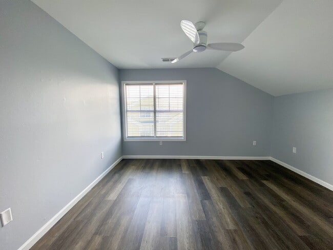 Building Photo - Modern & Completely Renovated Condo in the...