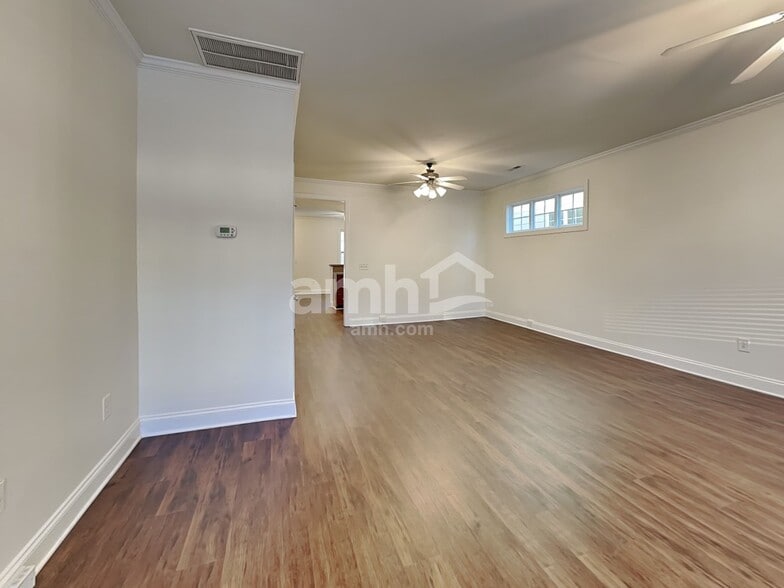 Building Photo - 107 Windy Creek Ln