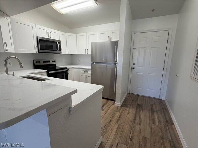 Building Photo - 8274 Key Royal Cir