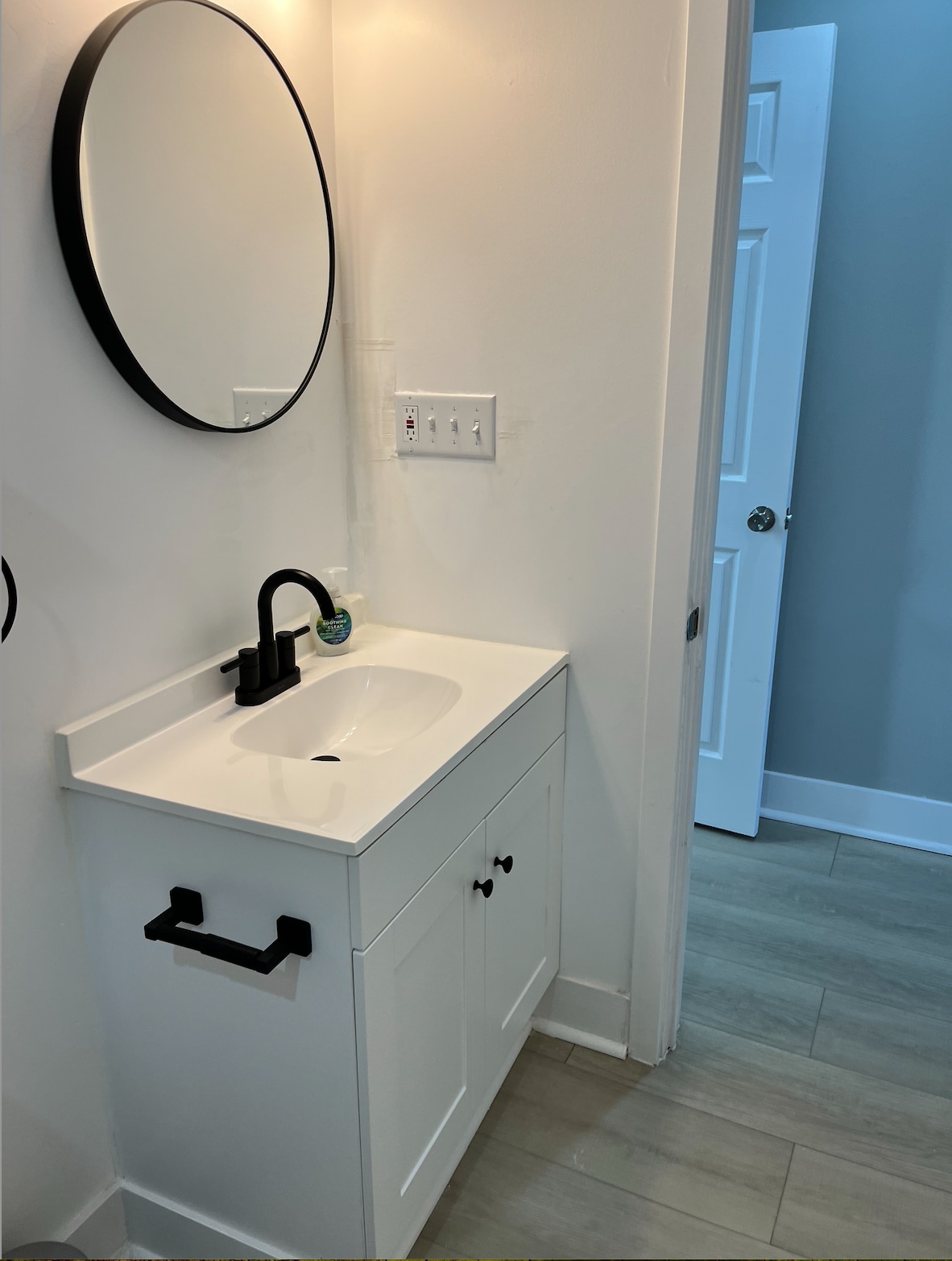 2nd floor full bathroom - 260 S Highland Ave