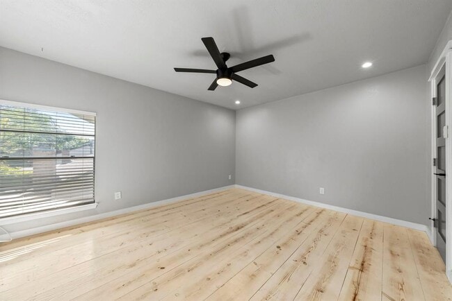 Building Photo - 9433 Singing Quail Dr