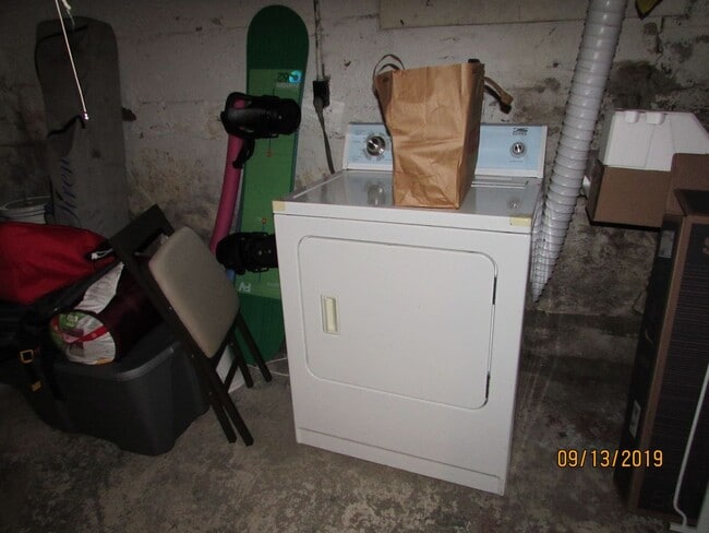 Building Photo - /Charming 3BR Near Downtown Madison - Available 8/15/2026