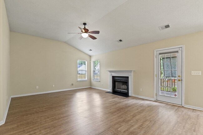 Building Photo - 115 Revolution Dr
