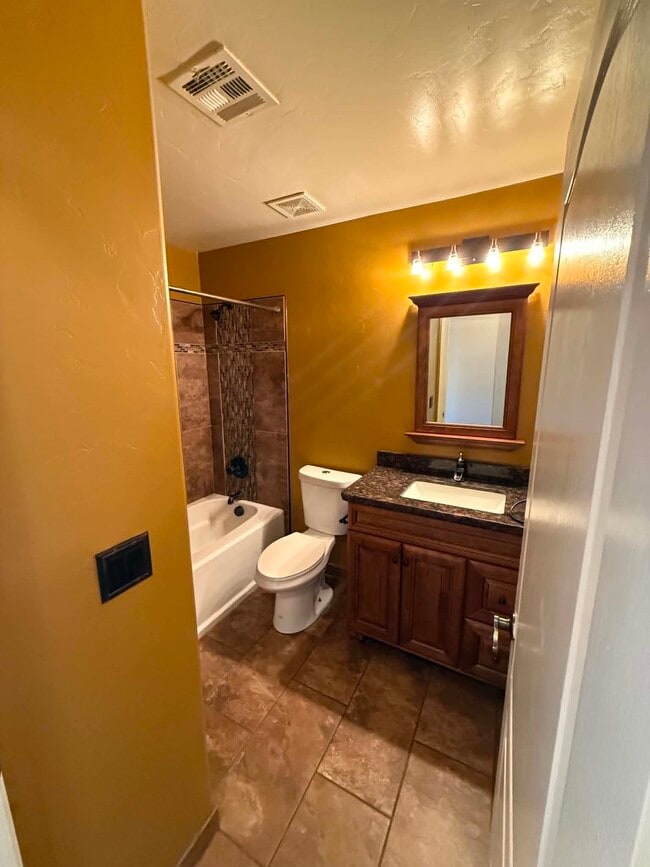 Building Photo - 8370 S Hunnic Dr