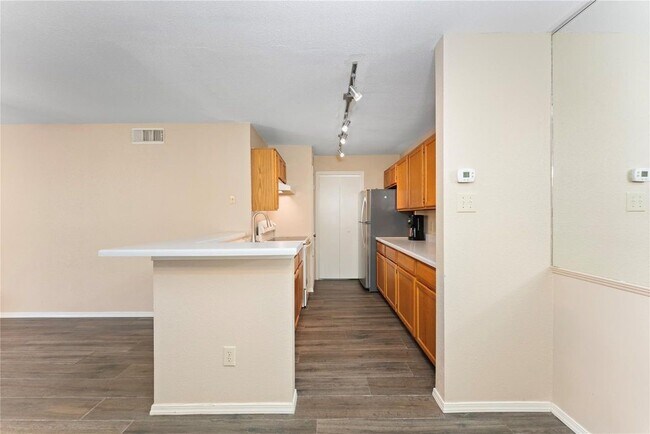 Building Photo - 10871 Braes Bend Dr