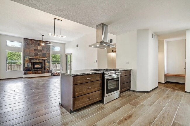 Building Photo - Completely Remodeled Stylish Home in La Villa Serena