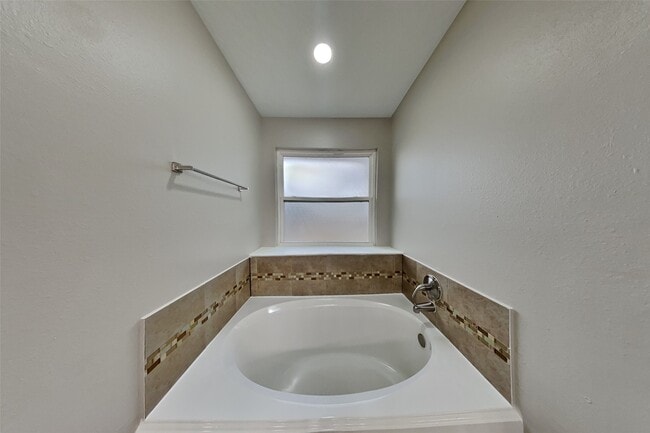 Building Photo - 21338 Wildcroft Dr