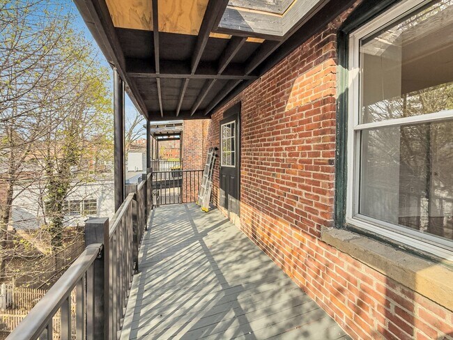 Building Photo - 595 Centre St